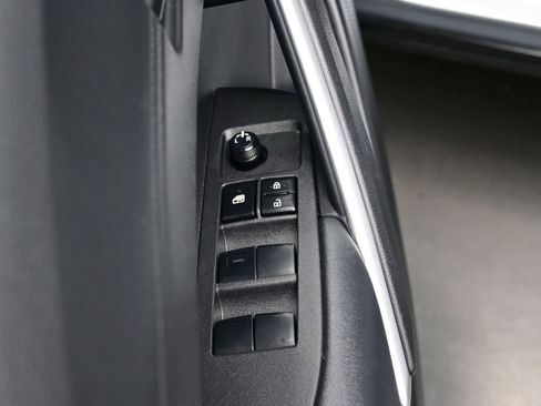 Used 2024 Toyota Corolla Cross LE image 11