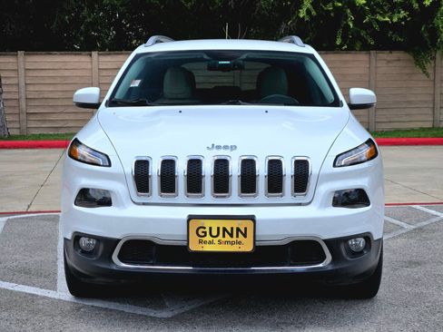Used 2017 Jeep Cherokee Limited w/ Luxury Group AWD/4WD image 8