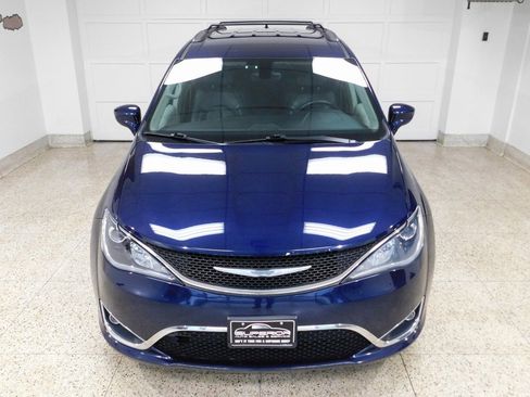 Used 2017 Chrysler Pacifica Touring-L image 14