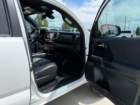 Used 2018 Toyota Tacoma TRD Pro AWD/4WD image 30