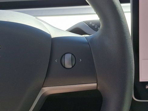 Used 2022 Tesla Model Y Long Range AWD/4WD image 23