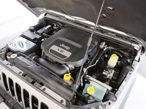 Used 2015 Jeep Wrangler Unlimited Sahara AWD/4WD image 33