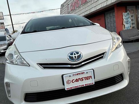 Used 2014 Toyota Prius V Two FWD image 18
