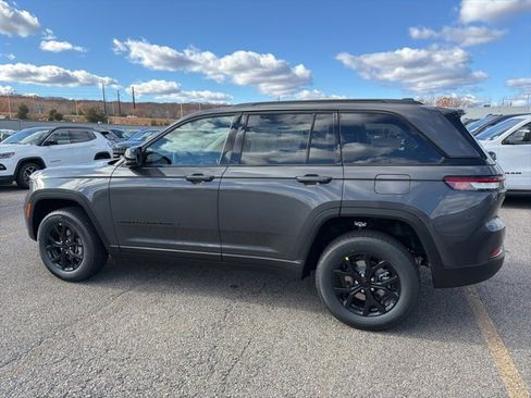 New 2025 Jeep Grand Cherokee 4WD image 5