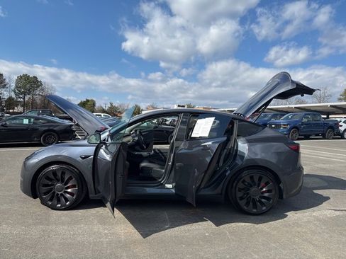 Used 2023 Tesla Model Y Performance image 26