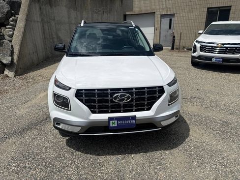 Certified 2024 Hyundai Venue Limited FWD image 10