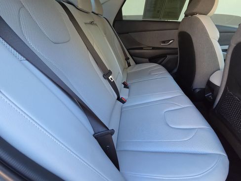 Used 2025 Hyundai Elantra Limited w/ Cargo Package FWD image 17