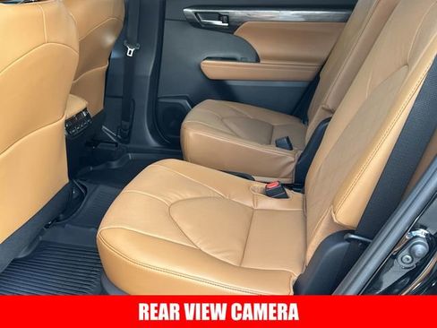 New 2026 Toyota Highlander Platinum image 5