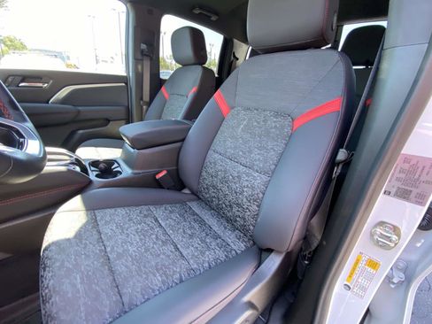 Used 2024 Chevrolet Colorado Z71 w/ Z71 Convenience Package 2 image 15