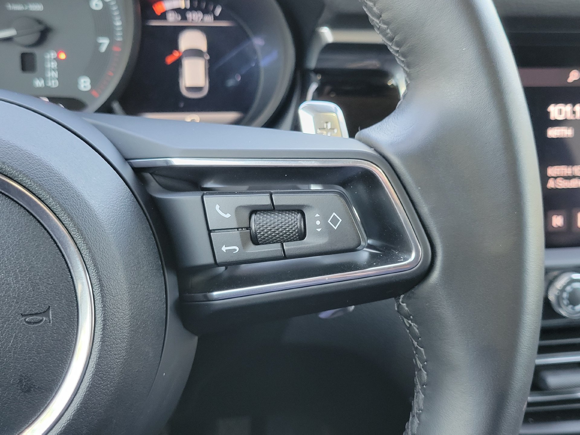 Used 2026 Porsche Macan AWD/4WD image 13