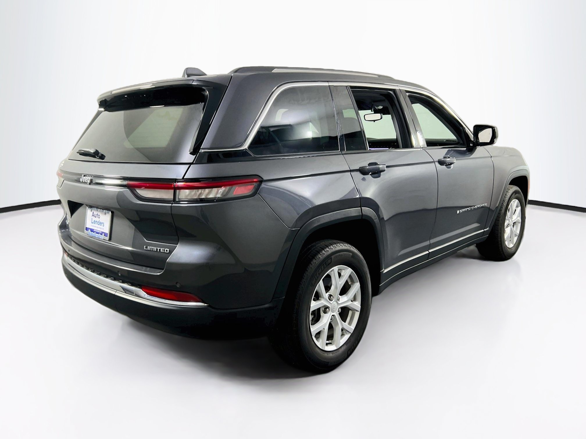 Used 2023 Jeep Grand Cherokee Limited AWD/4WD image 5