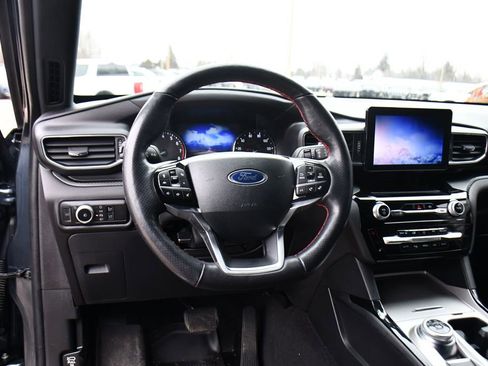 Used 2023 Ford Explorer ST-Line image 12