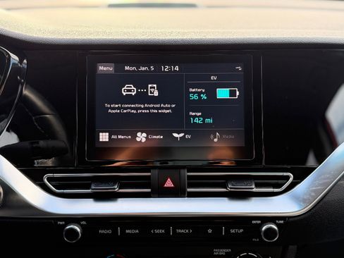 Used 2021 Kia Niro EX w/ Cold Weather Package image 12