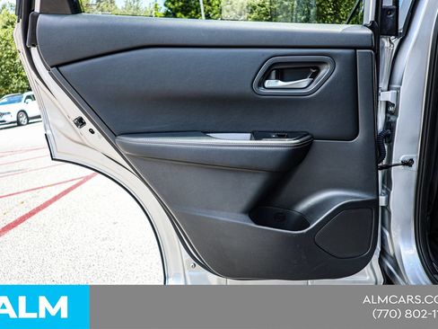 Used 2024 Nissan Rogue SV FWD image 40