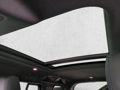 New 2025 Land Rover Defender 110 S AWD/4WD image 19