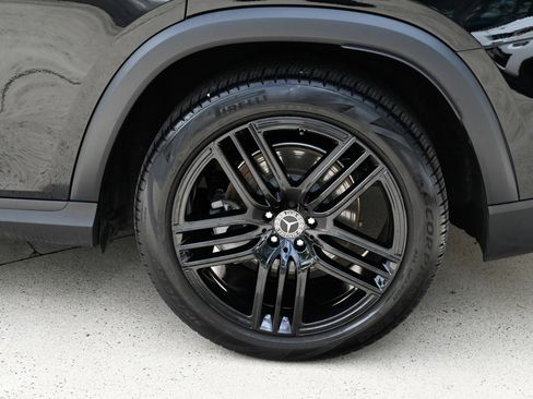 Used 2025 Mercedes-Benz GLS 450 4MATIC image 10