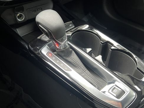 Used 2024 Chevrolet Trax LT image 30