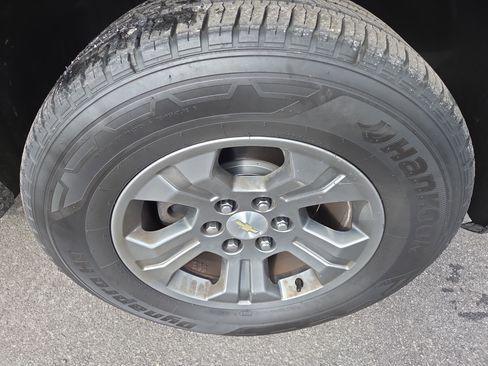 Used 2018 Chevrolet Suburban LT image 9