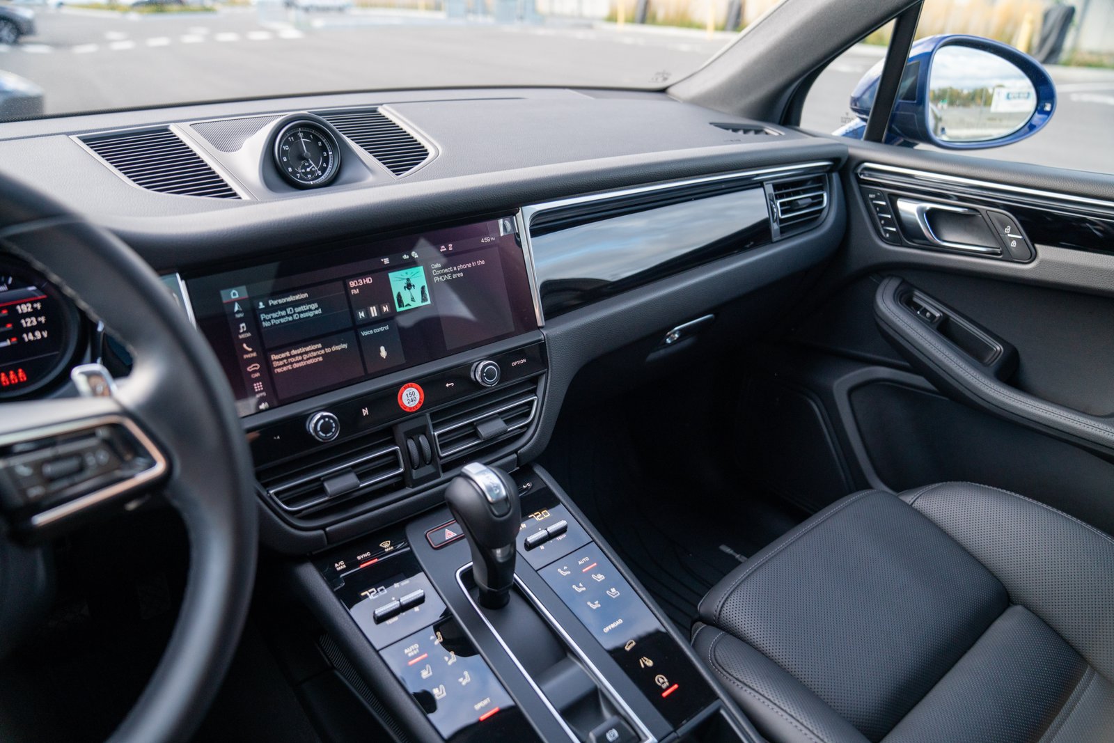 Certified 2026 Porsche Macan AWD/4WD image 16