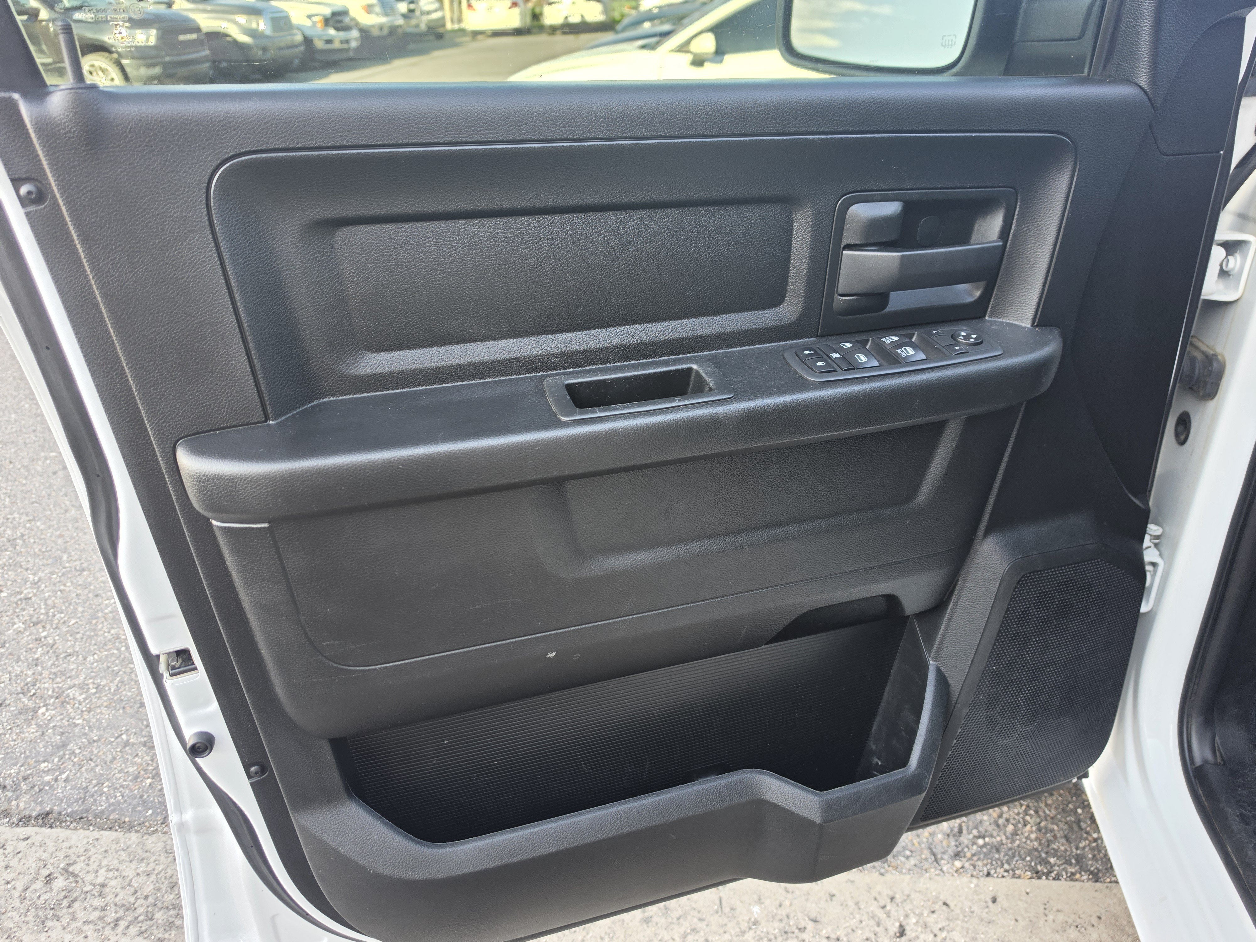 Used 2020 RAM 1500 Tradesman w/ Chrome Appearance Group AWD/4WD image 13