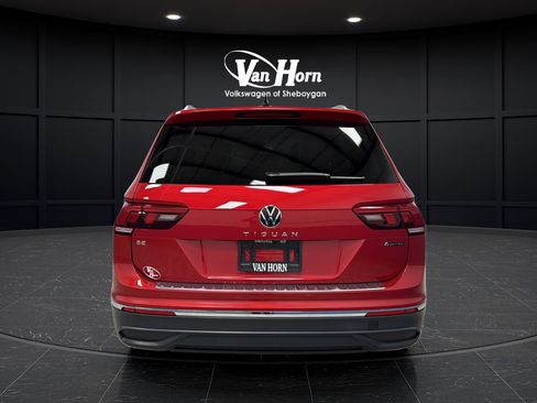 Used 2024 Volkswagen Tiguan SE AWD/4WD image 6