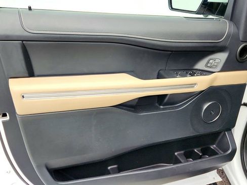 Used 2022 Ford Expedition Max Limited image 11