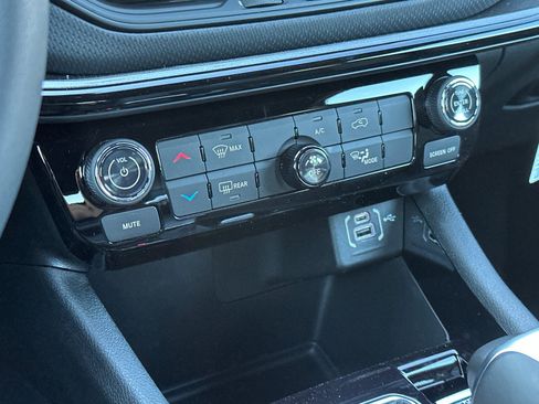 New 2026 Jeep Compass Latitude image 20