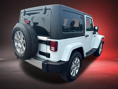 Used 2017 Jeep Wrangler Sahara w/ Connectivity Group AWD/4WD image 4