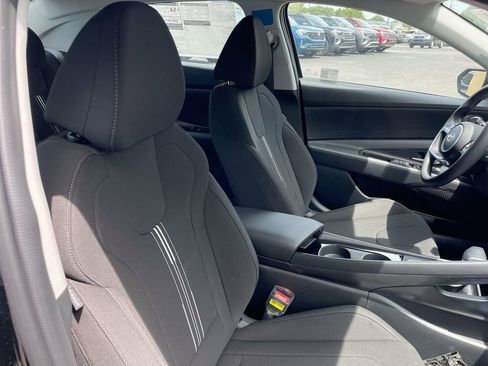 Used 2025 Hyundai Elantra Blue image 49