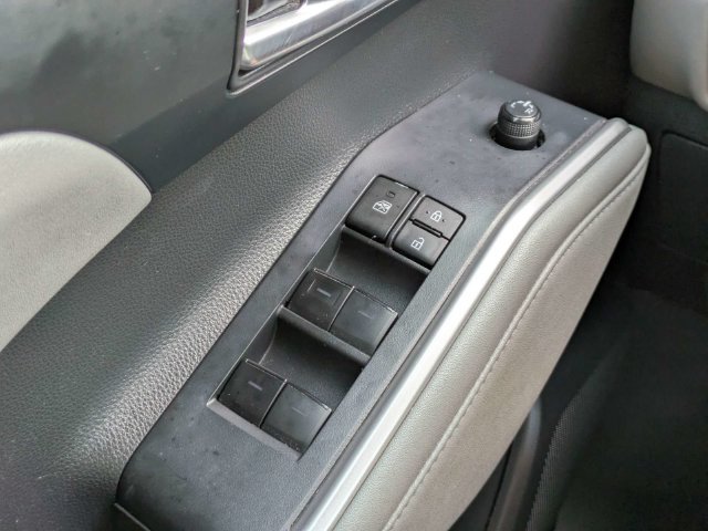 Used 2023 Toyota Highlander XLE FWD image 28
