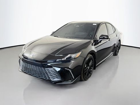 Used 2026 Toyota Camry SE FWD image 4
