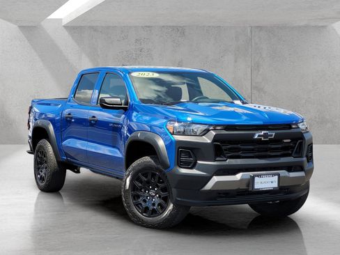 Used 2023 Chevrolet Colorado Trail Boss w/ Advanced Trailering Package AWD/4WD image 2