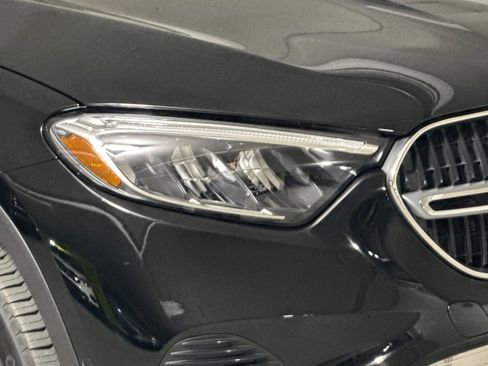 Used 2026 Mercedes-Benz GLC 300 4MATIC image 11