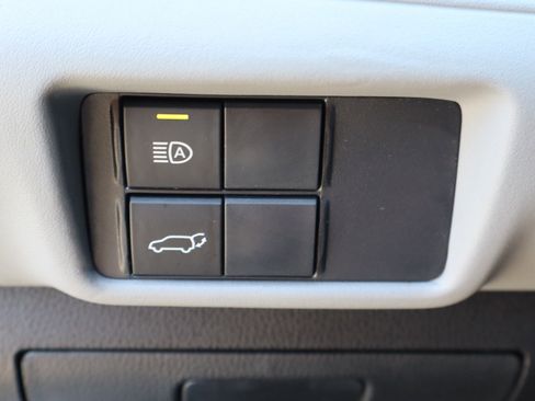 Used 2022 Toyota Highlander XLE AWD/4WD image 21