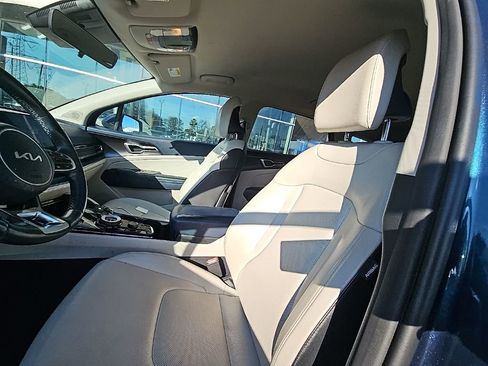 Used 2023 Kia Sportage EX image 9