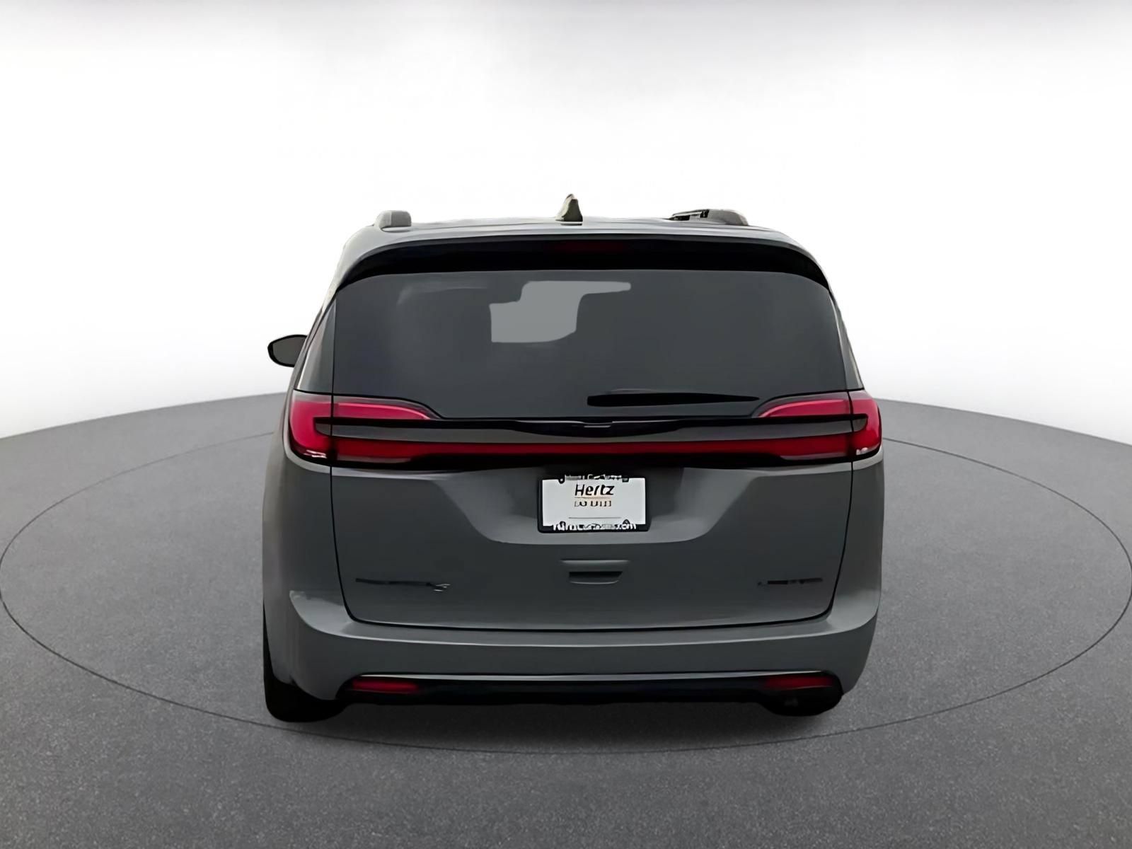 Used 2025 Chrysler Pacifica Limited FWD image 12