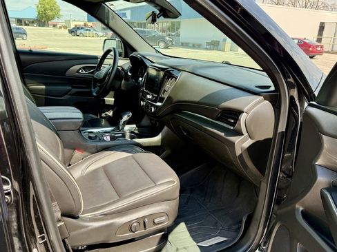 Used 2023 Chevrolet Traverse Premier image 22