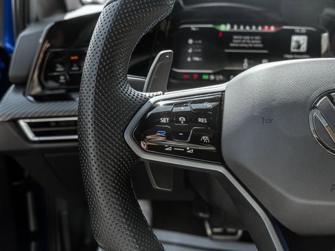 Used 2024 Volkswagen Golf R image 21