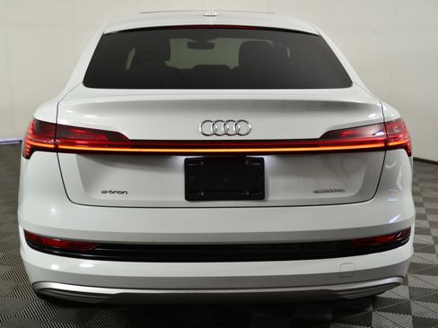 Used 2020 Audi e-tron Premium Plus image 8