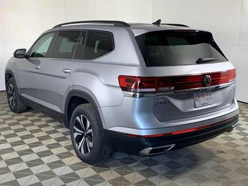 Used 2024 Volkswagen Atlas SE AWD/4WD image 13