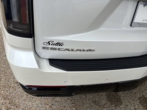Certified 2025 Cadillac Escalade ESV Sport Platinum w/ LPO, Floor Liner Package AWD/4WD image 33