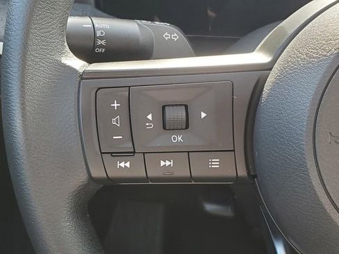 Certified 2025 Nissan Kicks SV image 18