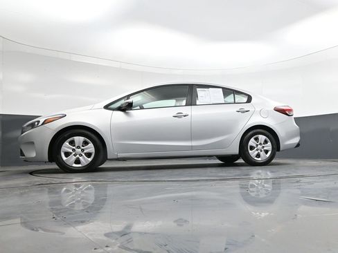 Used 2018 Kia Forte LX image 37