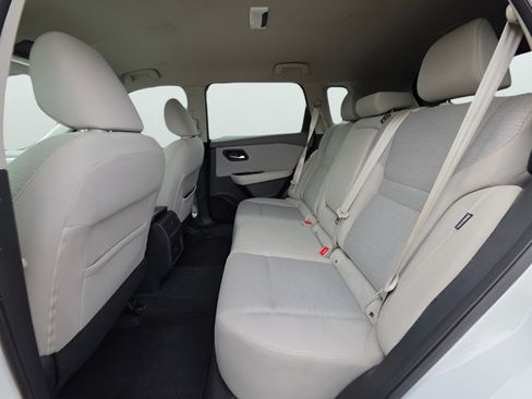 Certified 2022 Nissan Rogue SV FWD image 17