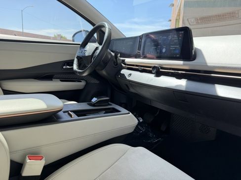 Used 2024 Nissan Ariya FWD image 42