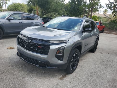 Used 2025 Chevrolet Equinox RS w/ Safety and Technology Package FWD image 3