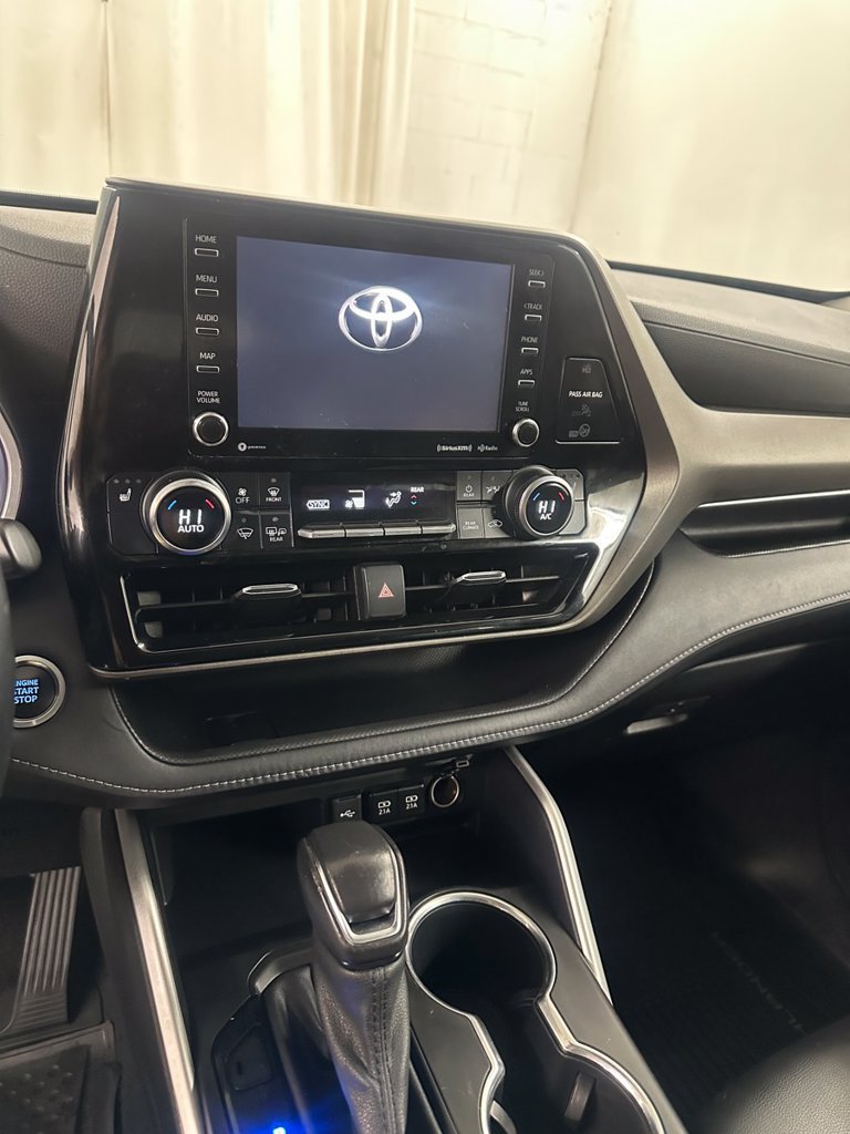 Used 2020 Toyota Highlander XLE AWD/4WD image 20