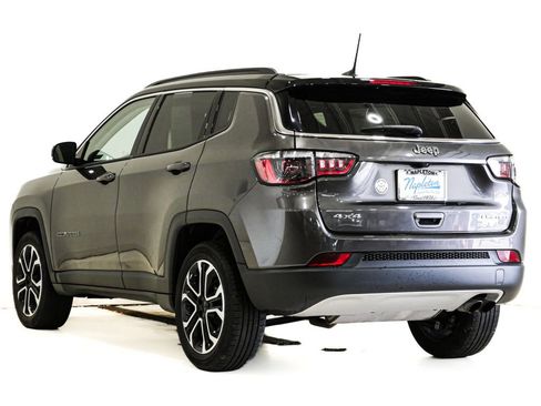 Used 2022 Jeep Compass Limited w/ Sun and Sound Group AWD/4WD image 9
