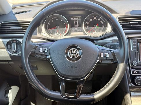 Used 2018 Volkswagen Passat 2.0T SE w/ SE Lighting Package FWD image 15