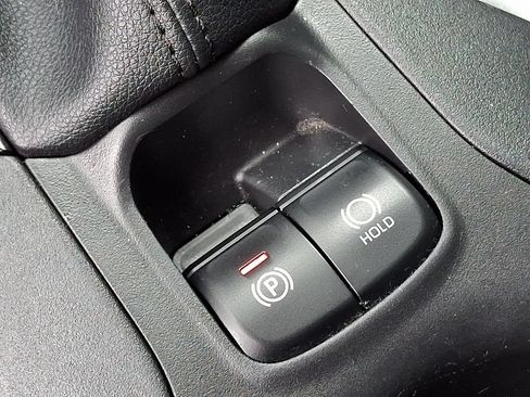 Used 2023 Toyota Corolla Cross LE AWD/4WD image 28